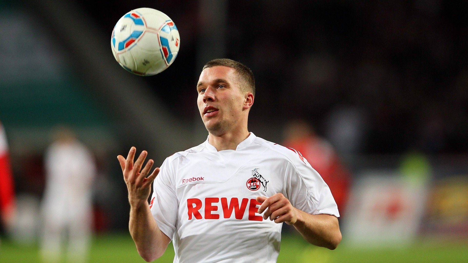 开云体育视频直播-当历史与绿茵场共振，突尼斯之魂与莱万之夜的双重奏